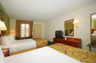 Ramada By Wyndham Savannah Gateway Motel 3*