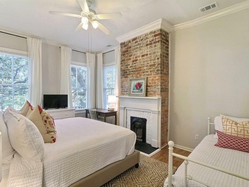 Apartment Gallery - Parkside Manor