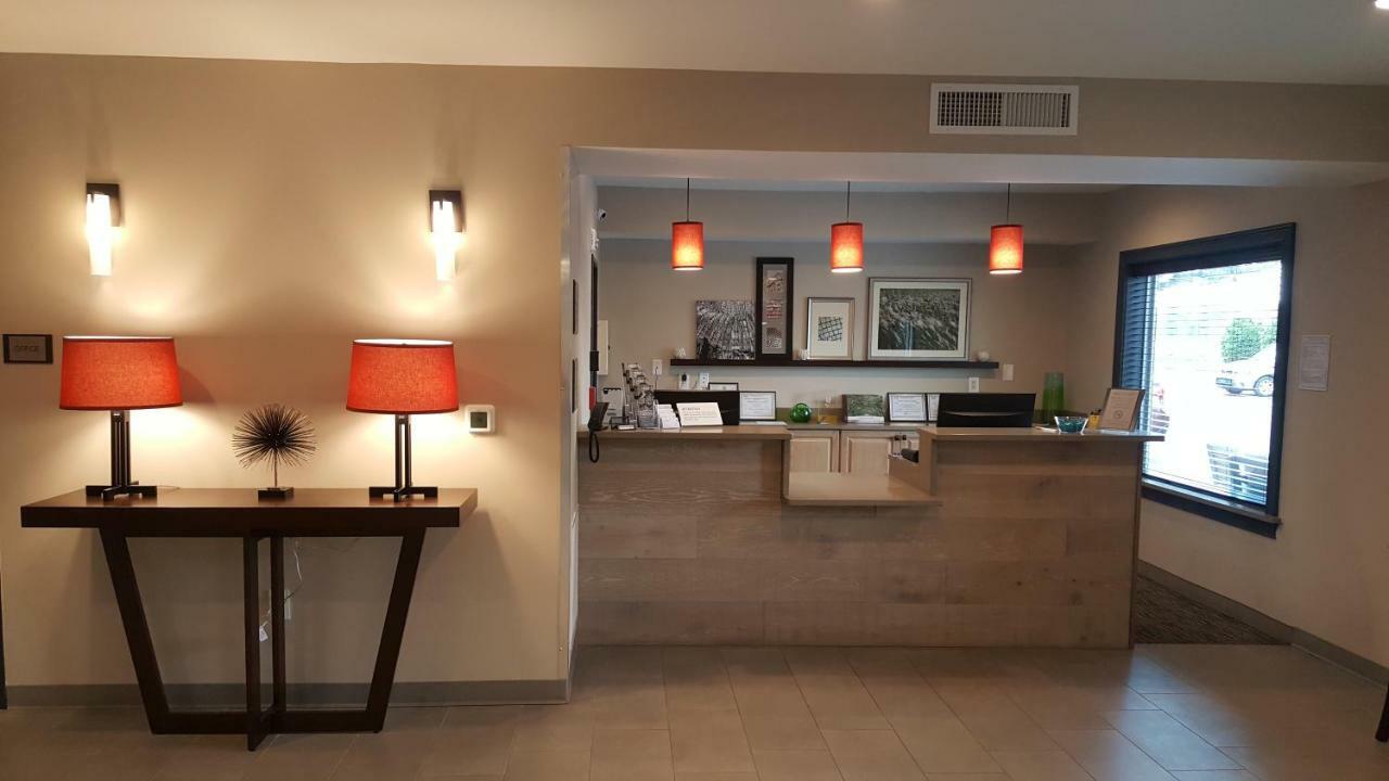 Country & By Radisson, Midtown, Ga Hotel Savannah