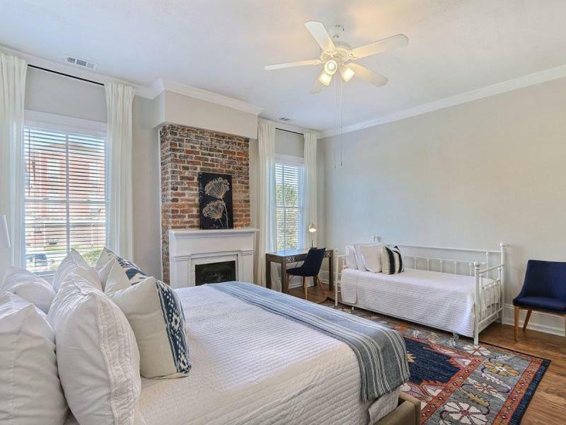 Apartment Gallery - Parkside Manor *