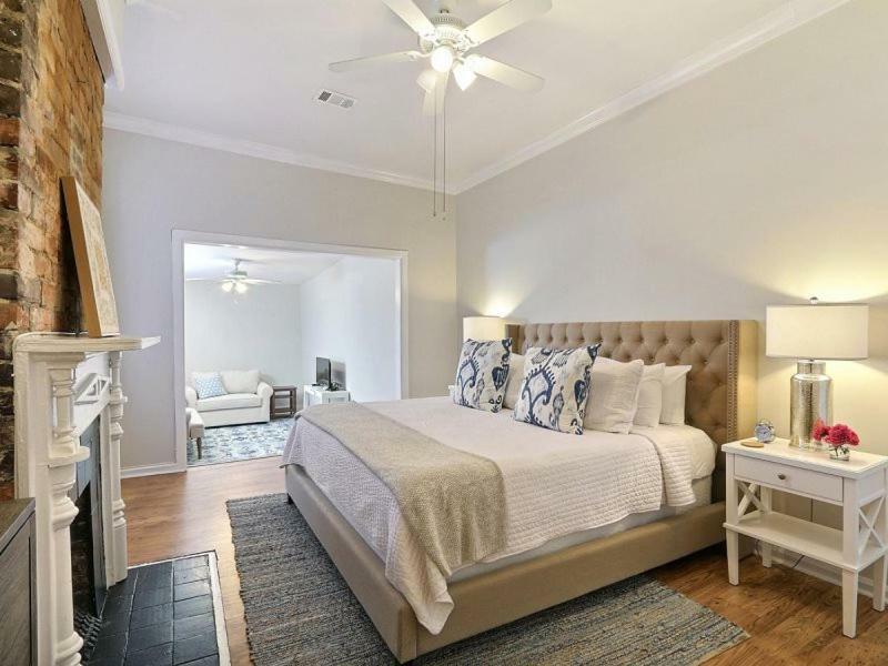 Apartment Gallery - Parkside Manor *