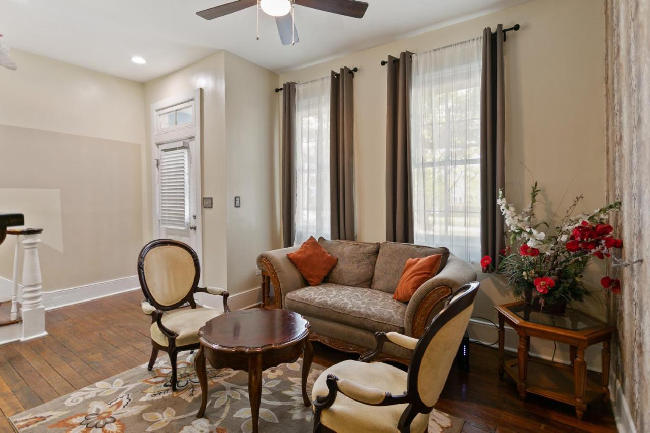 Magic 3-bedroom Townhouse On Forsyth * Savannah