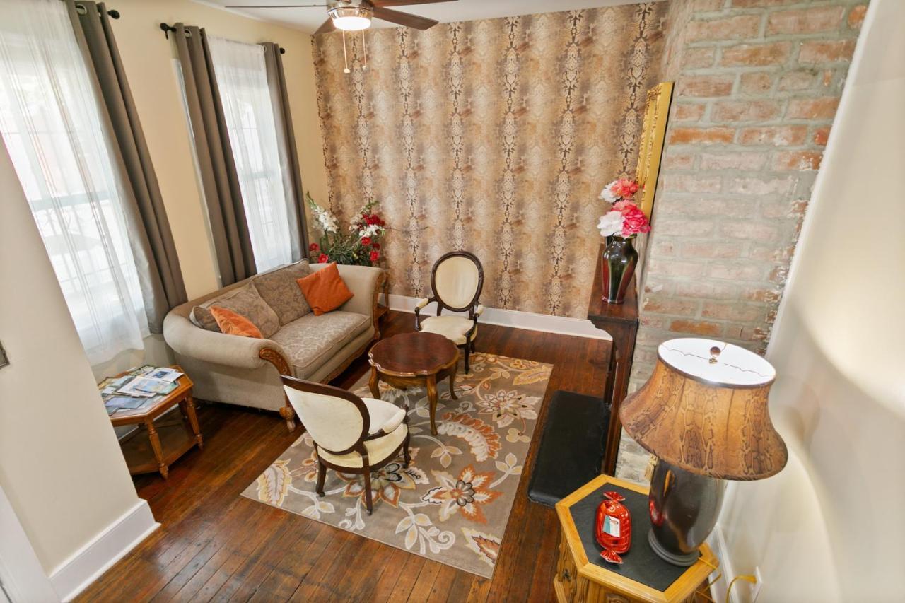 Magic 3-bedroom Townhouse On Forsyth * Savannah