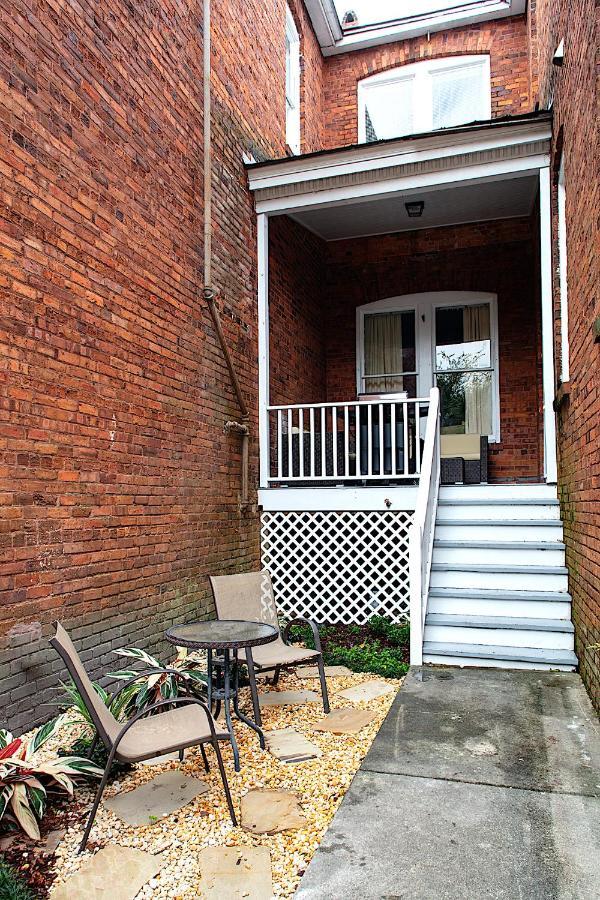 Apartment Newly Renovated Historic Townhome!