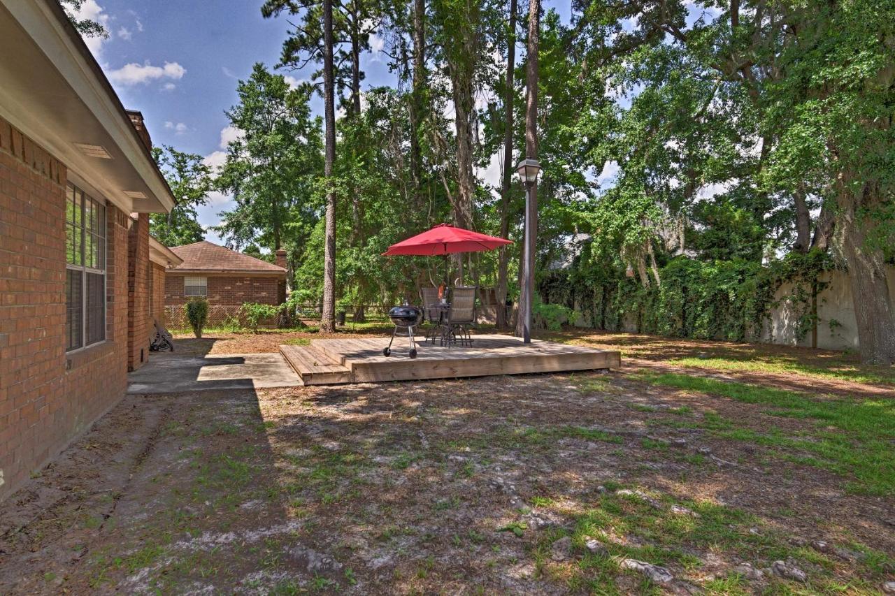 Updated With Yard - Near River Street! Holiday home *