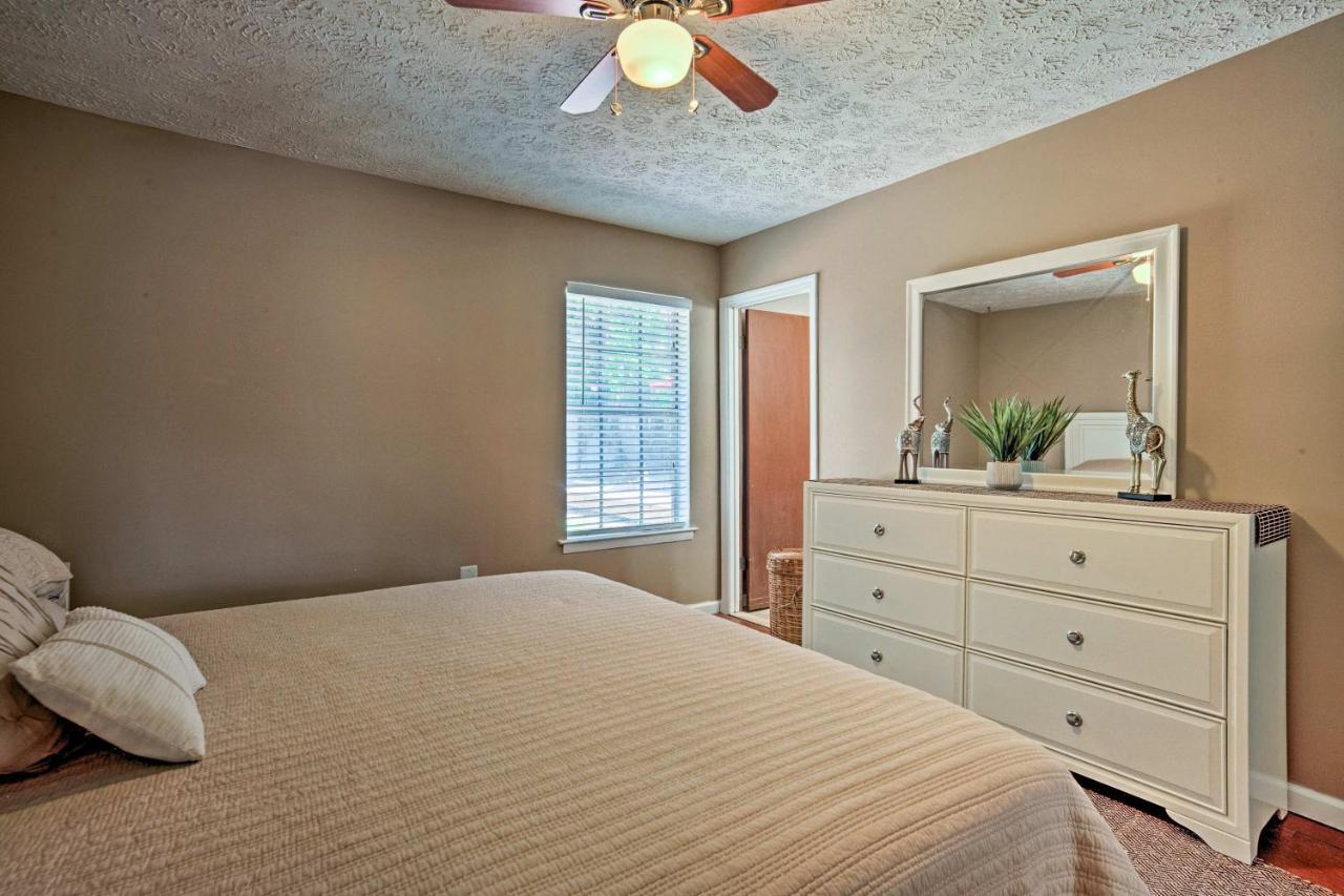Updated With Yard - Near River Street! Savannah