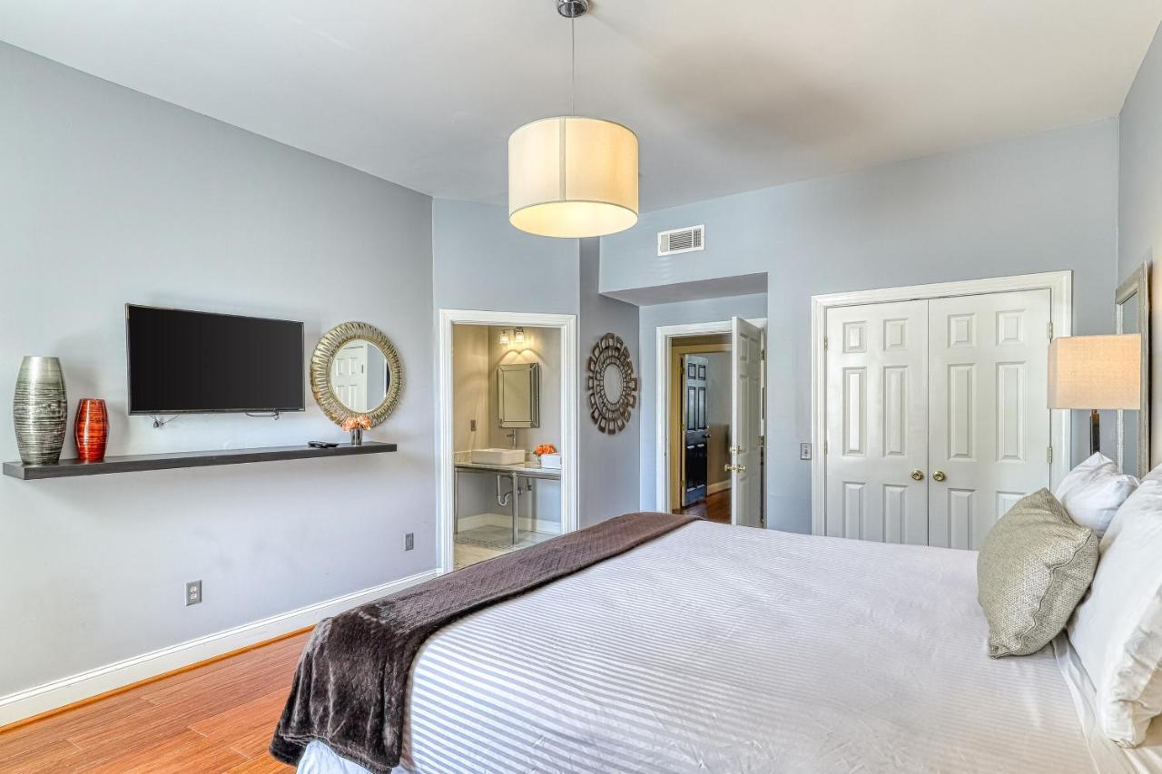 Lez Frederick: Premier Holiday home Savannah