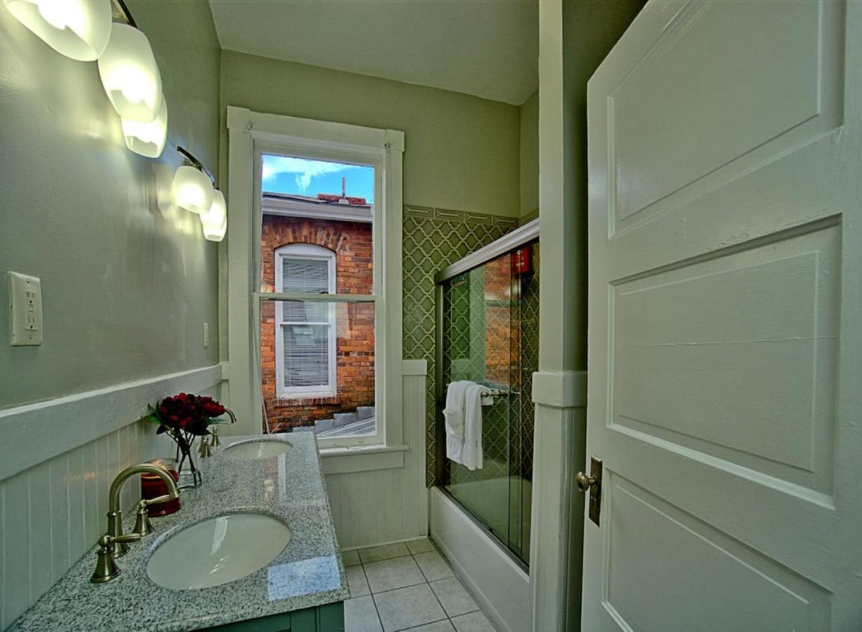 Modern 4 Bed Brownstone In Historic Downtown Savannah