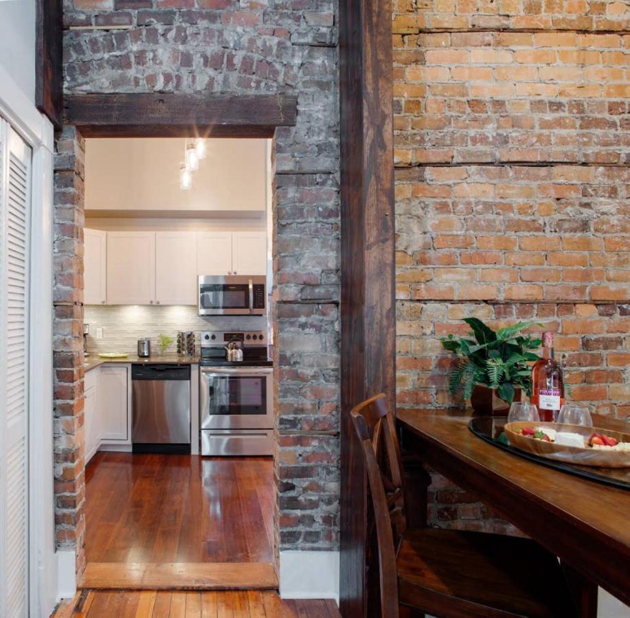 Modern 4 Bed Brownstone In Historic Downtown