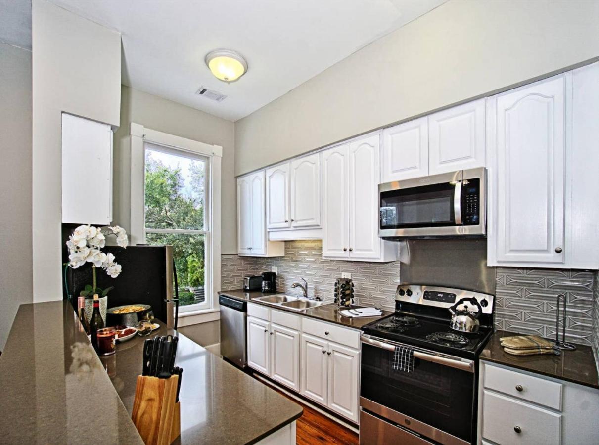 Modern 4 Bed Brownstone In Historic Downtown Bed & Breakfast Savannah