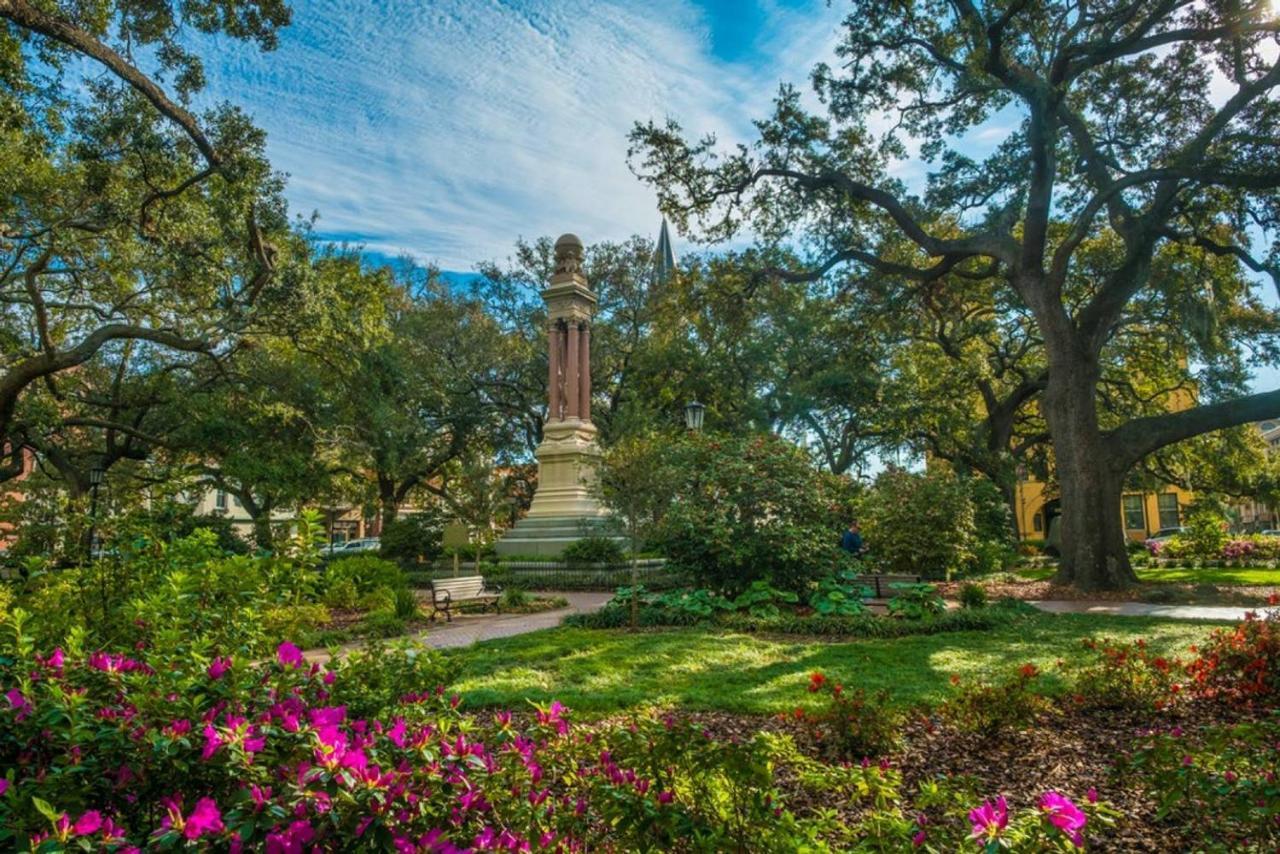 Modern 4 Bed Brownstone In Historic Downtown Bed & Breakfast *