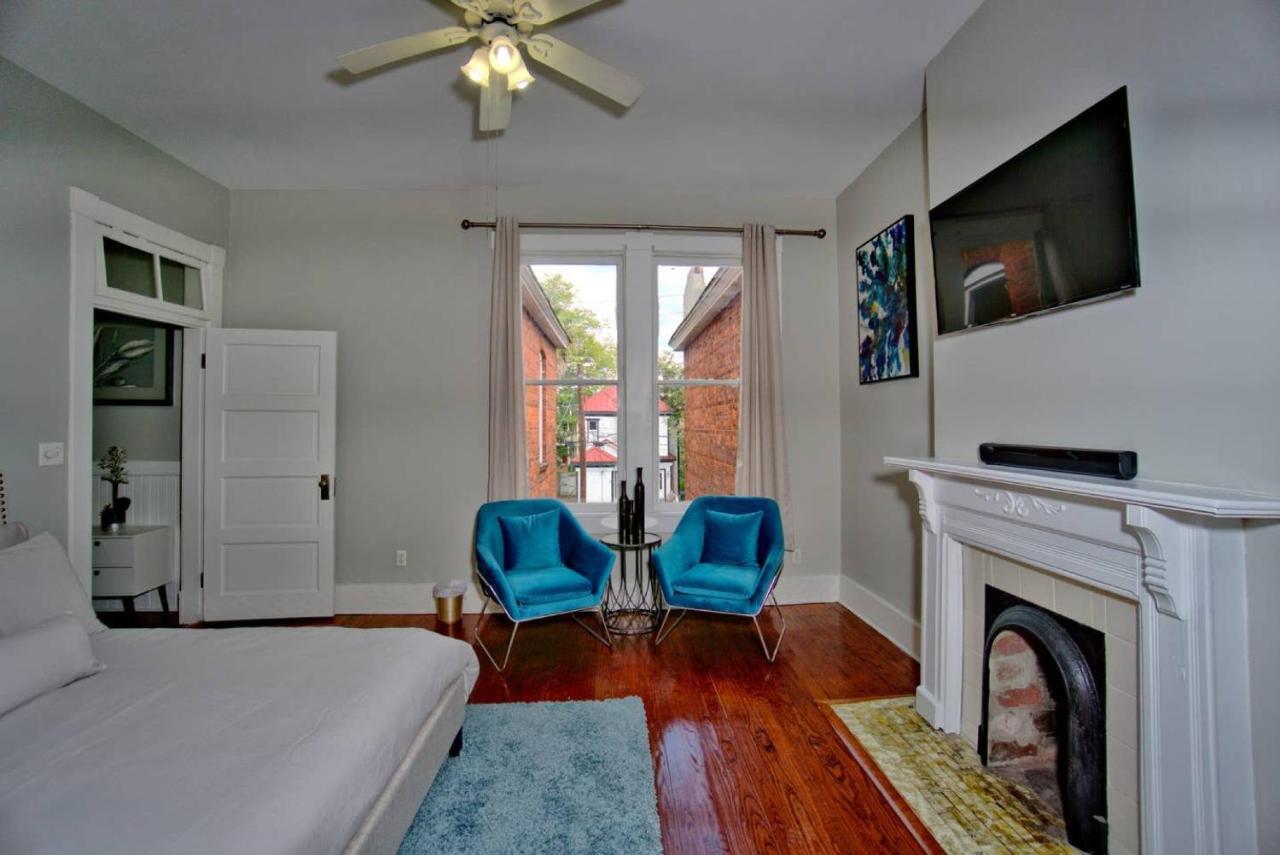 Modern 4 Bed Brownstone In Historic Downtown Bed & Breakfast Savannah