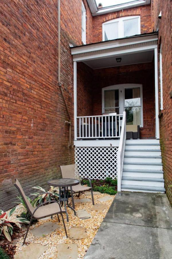 Modern 4 Bed Brownstone In Historic Downtown