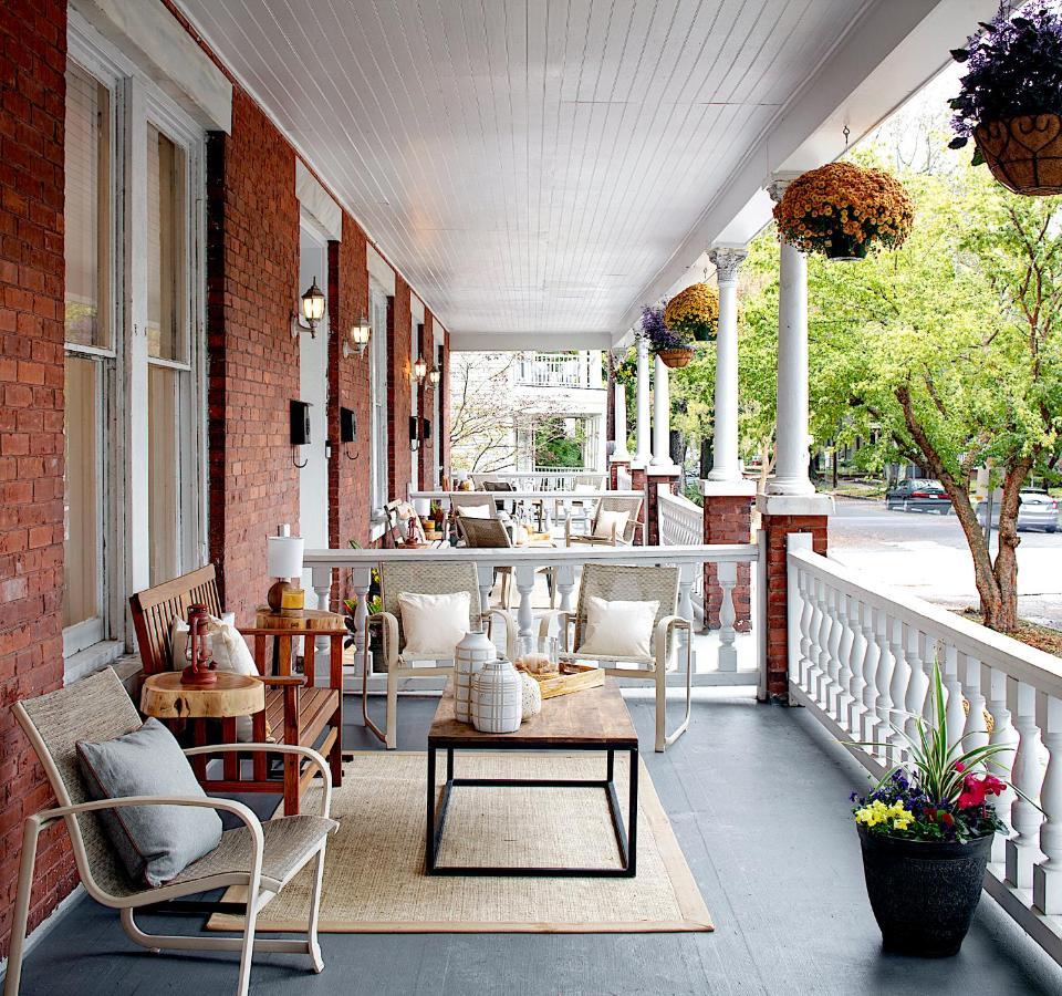 Modern 4 Bed Brownstone In Historic Downtown