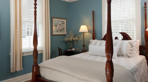 Azalea And Bed & Breakfast