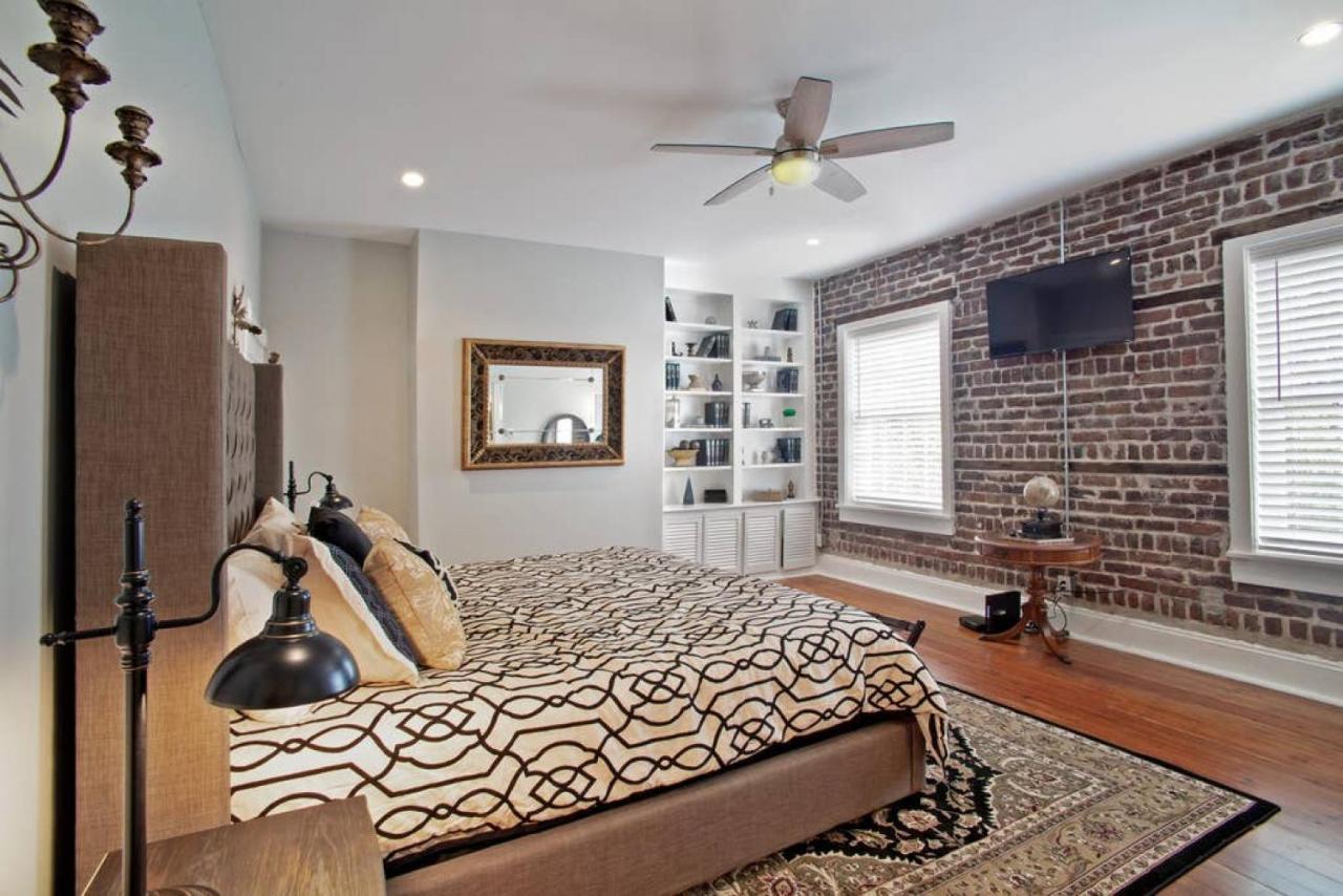 Holiday home Newly Renovated 4 Bed 3 Bath And 2 Parking Spots *