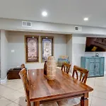 4 Bedroom Beauty Steps From The River