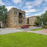 Walkable Savannah Escape In Historic District!