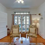 Walkable Savannah Escape In Historic District!