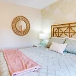 Contemporary Stylish Home Btw Dwtn Savannah&Tybee!