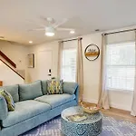 Contemporary Stylish Home Btw Dwtn Savannah&Tybee!
