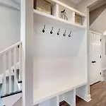 Modern 3 Bed/3 Bath House In Savannah