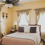 Green Palm Inn