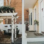 Green Palm Inn
