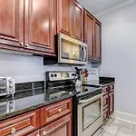 Historic Savannah Gold Private Condo With Pool - 2Bed, 1&Half Bath, Sleeps 6, 1St Floor, 15 Min Walk To Historic Savannah Center And All Attractions