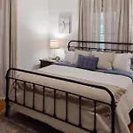 Mossy Oak Cottage