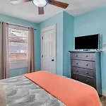 Picturesque Bungalow In Savannah
