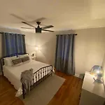 Cozy Savannah Cottage-Modern Comforts, Warm Charm