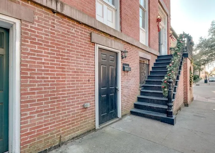 4 Bedroom Beauty Steps From The River