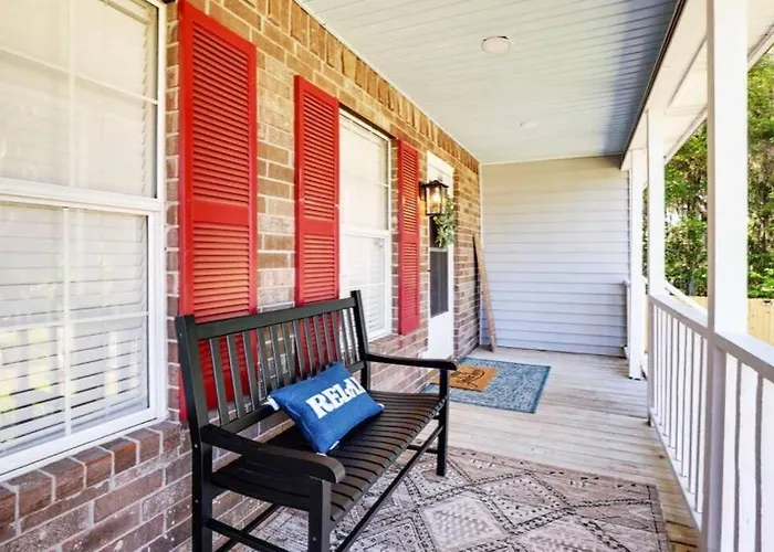 Contemporary Stylish Home Btw Dwtn Savannah&Tybee!