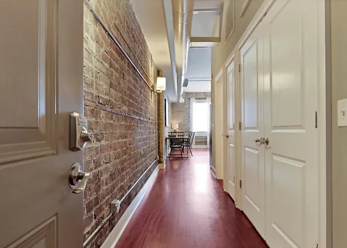 Downtown Loft- Steps Away From Plant Riverside!