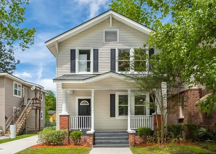 Modern 3 Bed/3 Bath House In Savannah