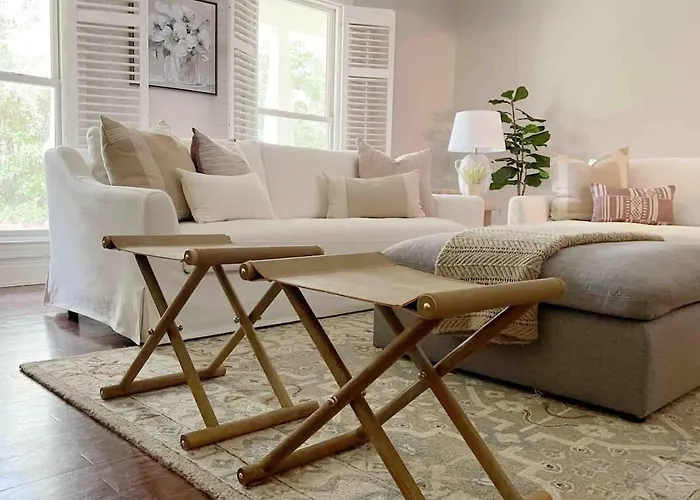 Sophisticated And Luxurious Details- Sleeps 18