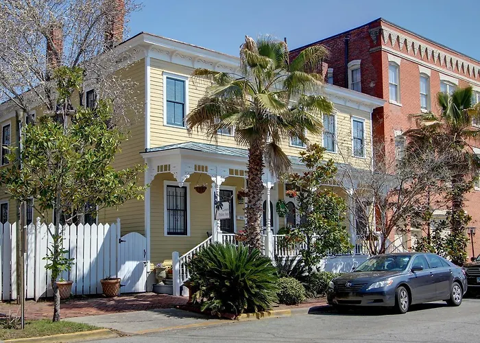 Green Palm Inn
