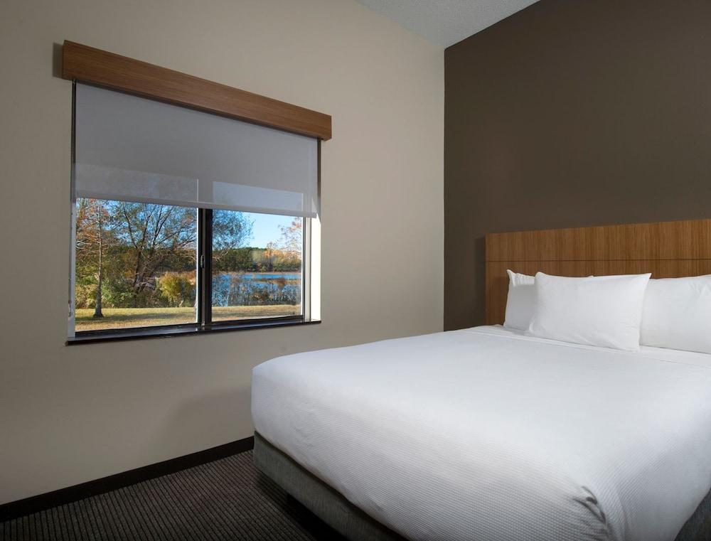 Hyatt Place Airport Hotel Savannah