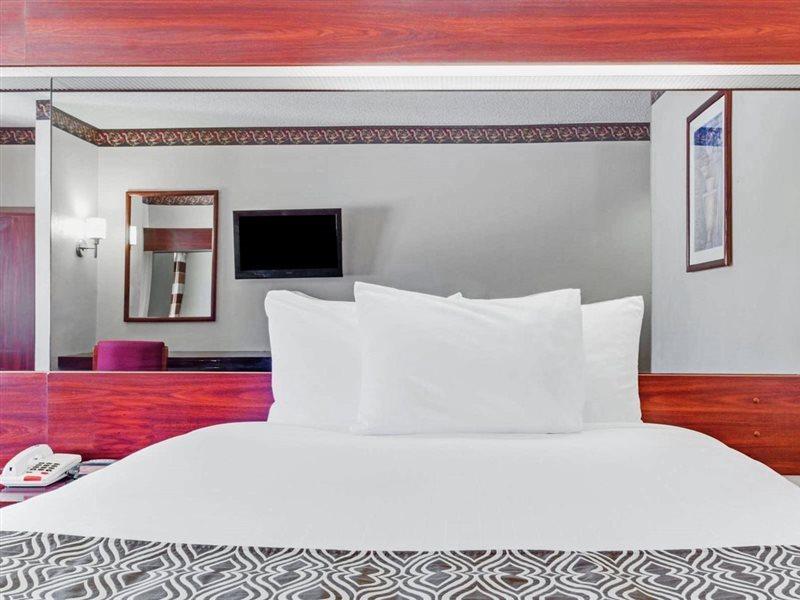 Microtel & By Wyndham Savannah/pooler