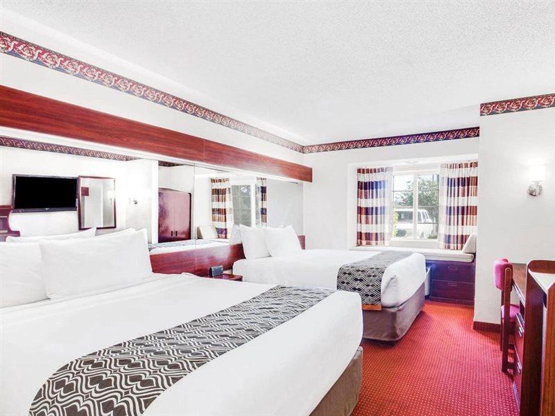 Microtel & By Wyndham Savannah/pooler
