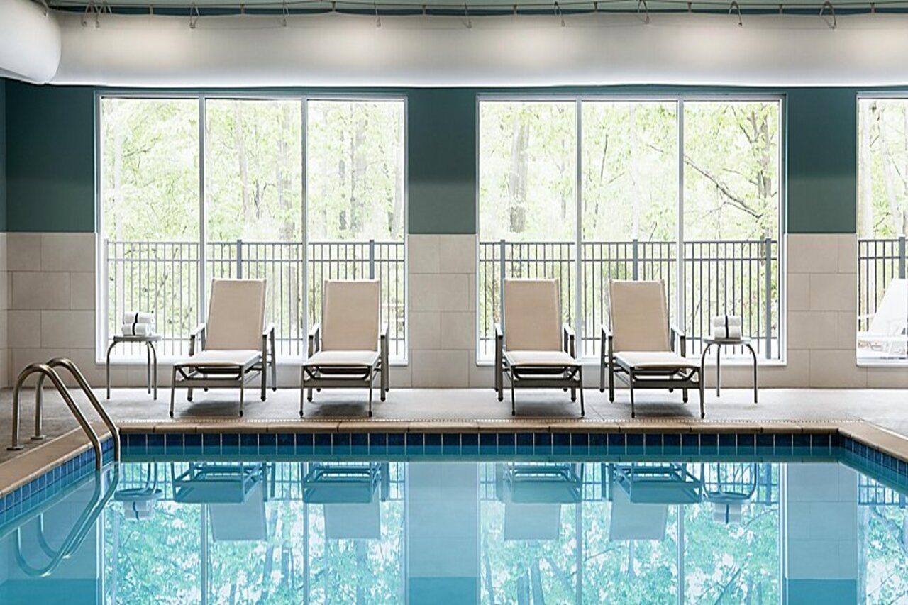 Express & - W - Chatham Parkway By Ihg Hotel
