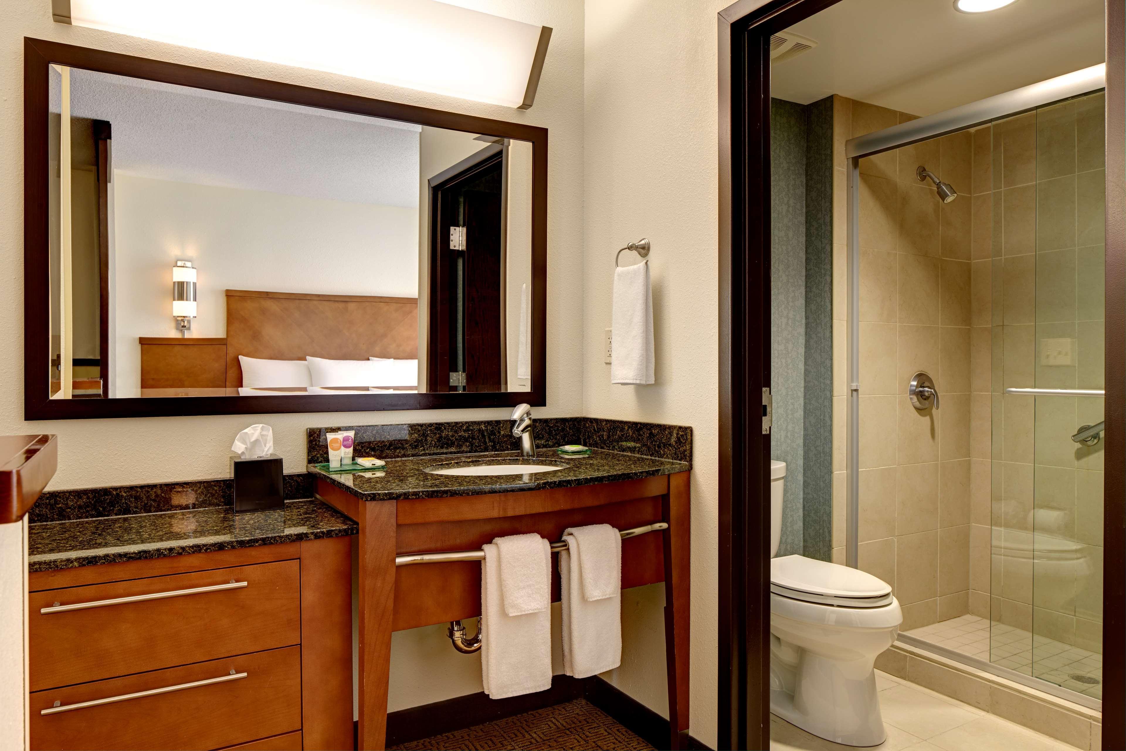 Hyatt Place Airport Hotel 4*