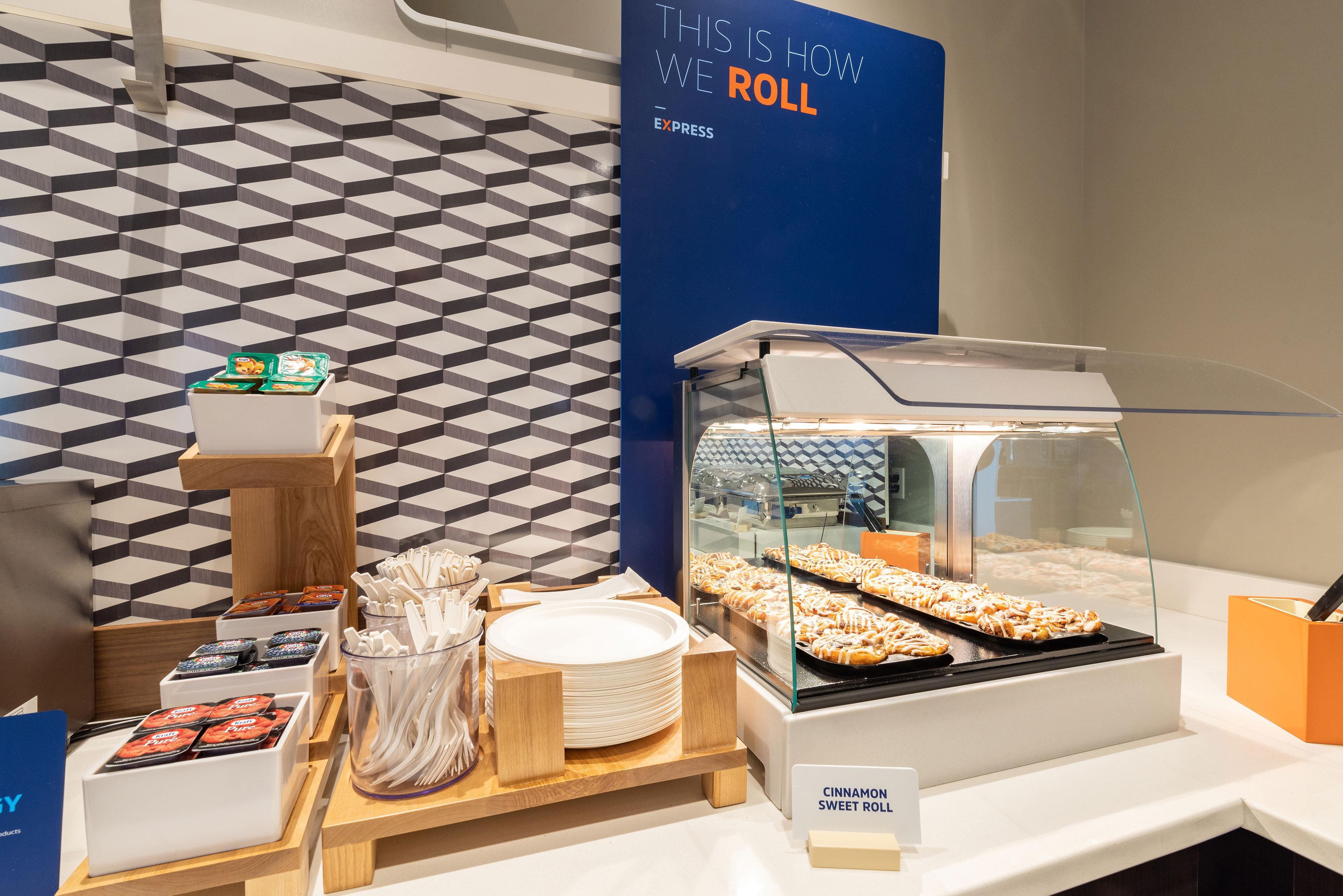Express & - W - Chatham Parkway By Ihg Hotel 3*