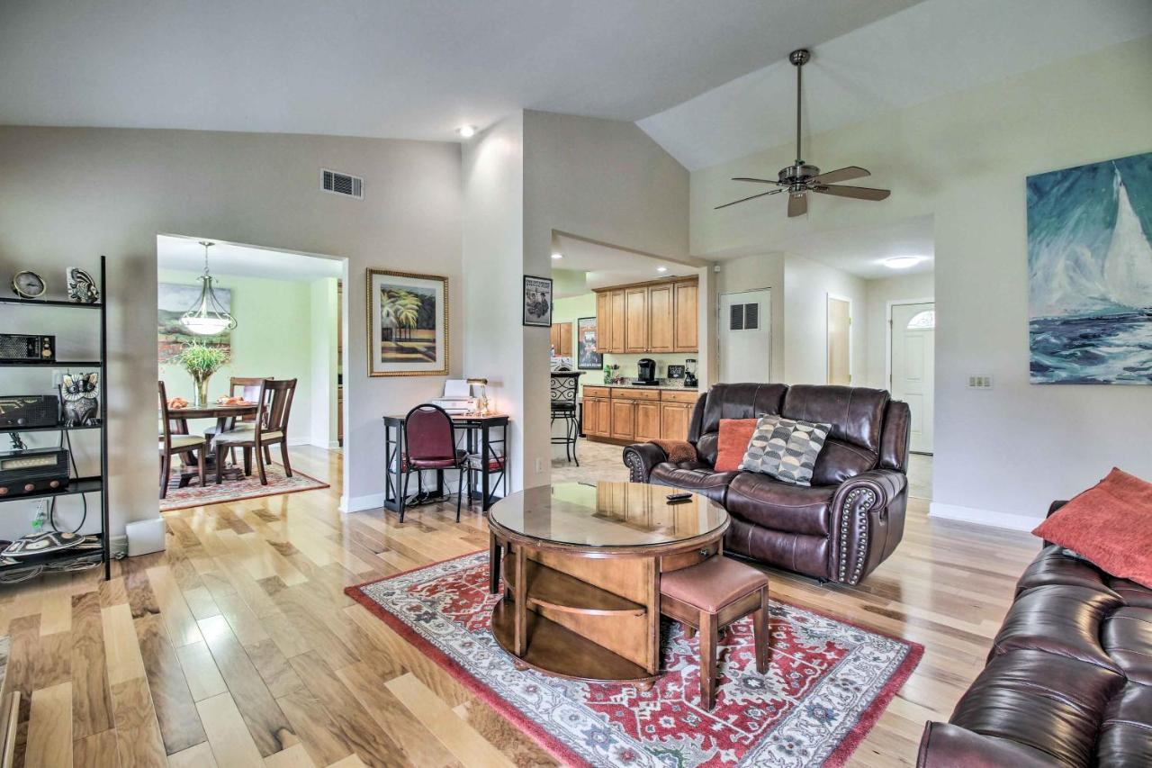 Holiday home Escape About 11 Mi To Historic District! Savannah
