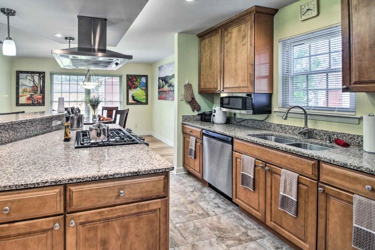 Escape About 11 Mi To Historic District! Holiday home