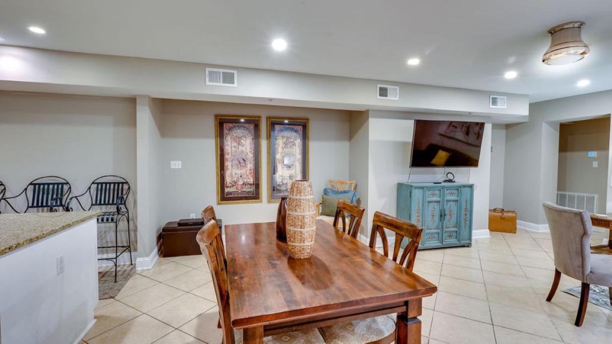 Apartment 4 Bedroom Beauty Steps From The River Savannah
