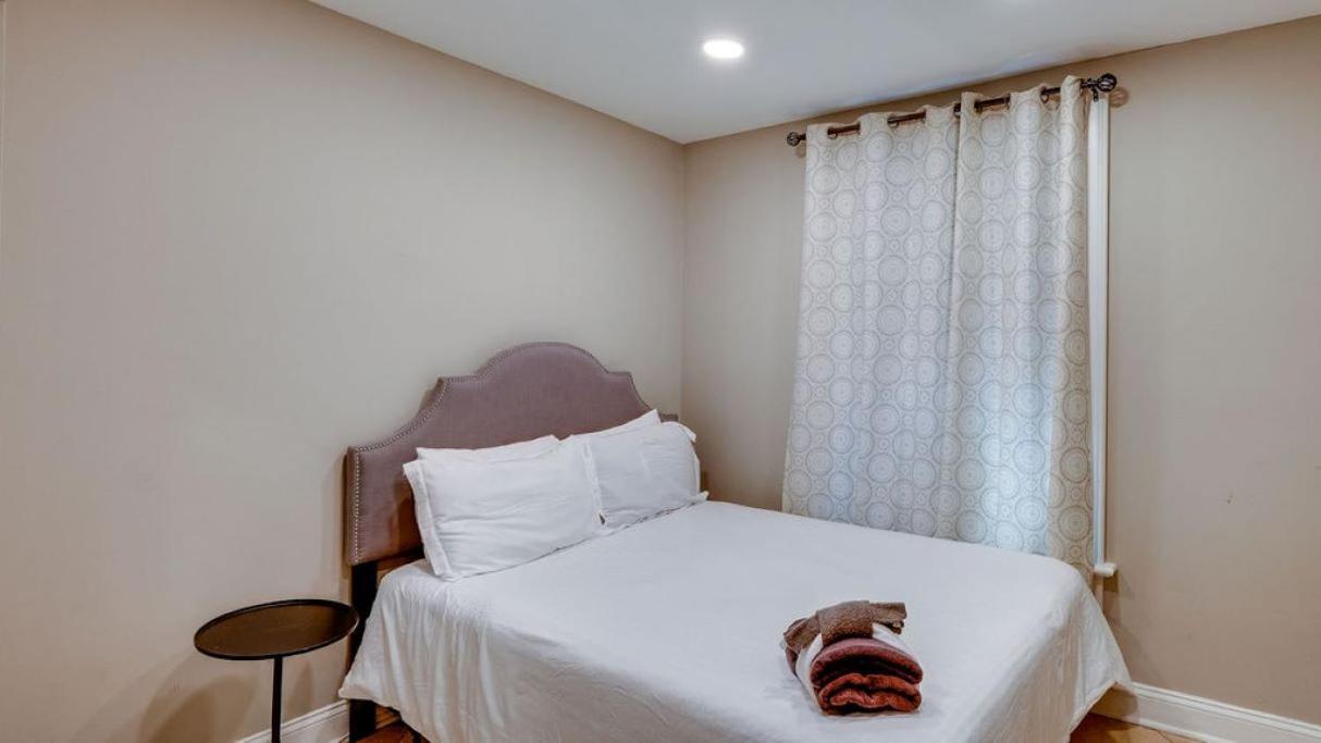 4 Bedroom Beauty Steps From The River Apartment *