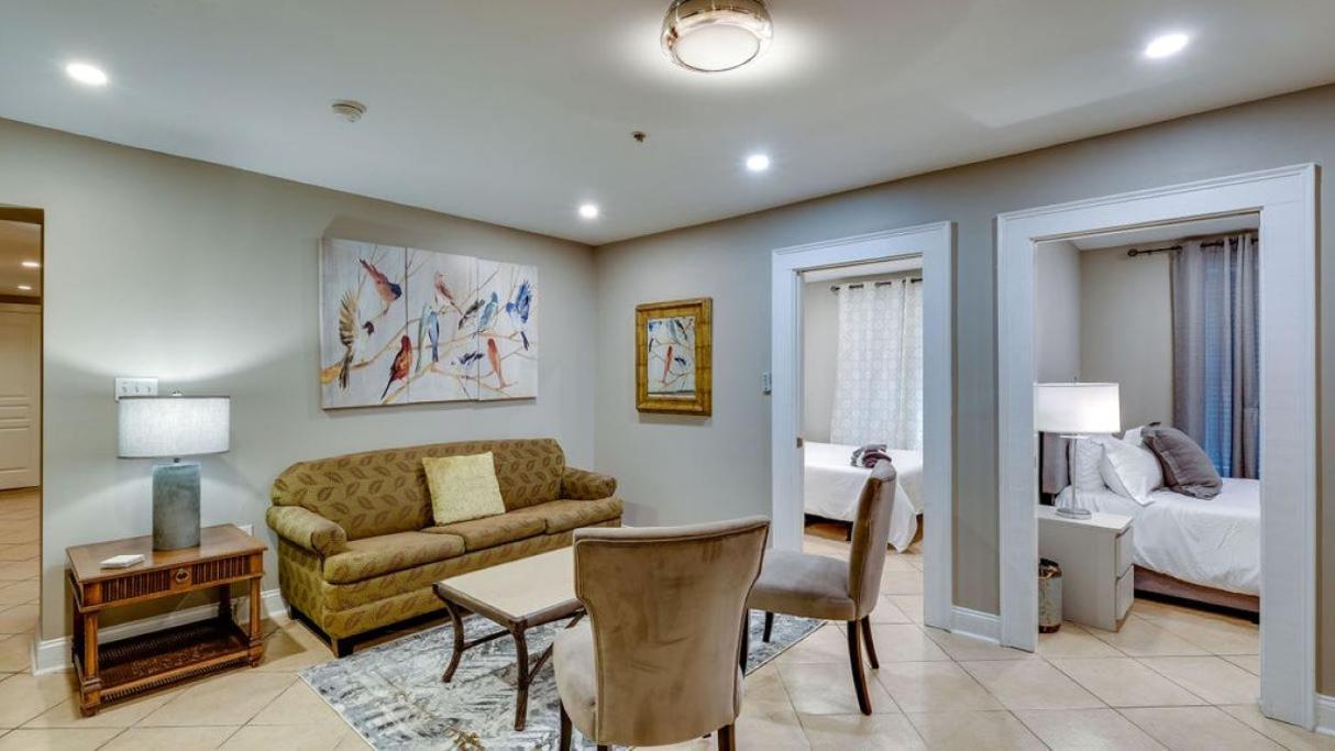 Apartment 4 Bedroom Beauty Steps From The River Savannah