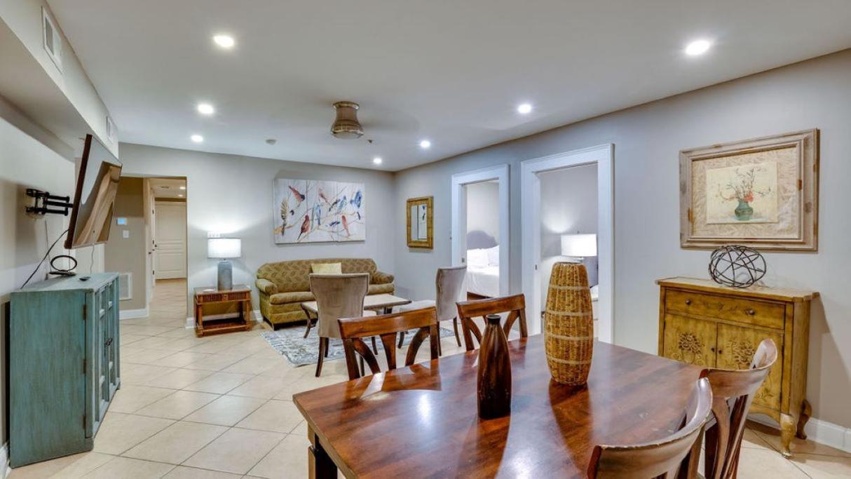 4 Bedroom Beauty Steps From The River *
